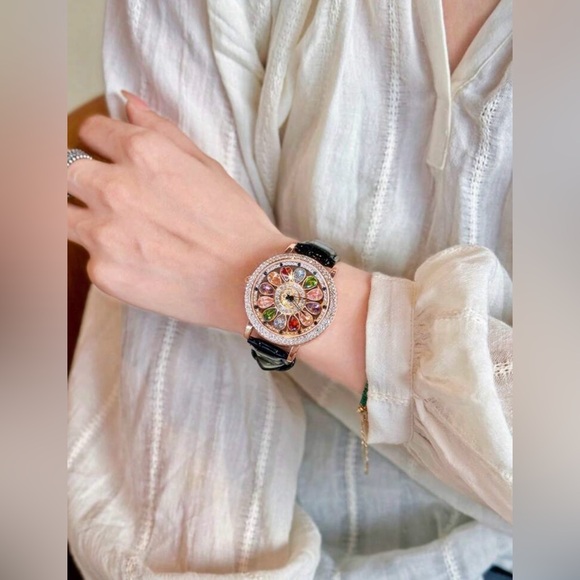 Women's Quartz Watch With Colorful Rhinestone And Rotatable Dial - Picture 2 of 3